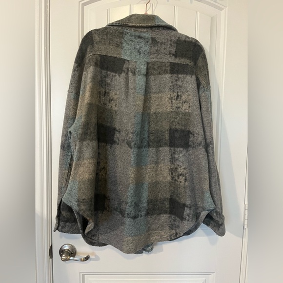 Last Chance! BiBi Plaid Teddy Jacket in Gray and Tan - Picture 6 of 6